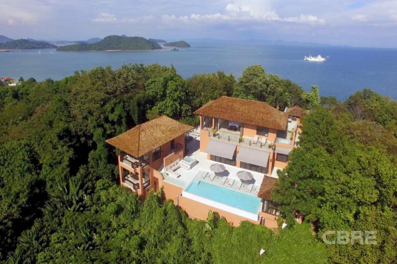 Detached house in Phuket by the sea